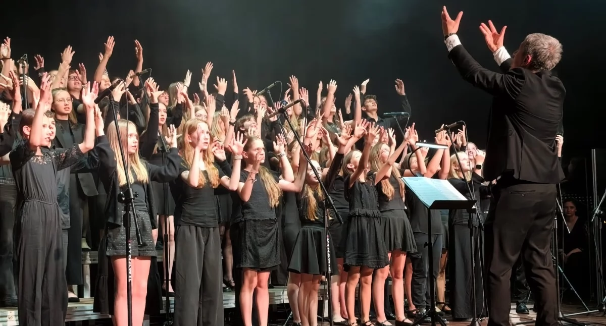 Na zdjęciu spektakl i koncert PMDKiS w Wieluniu „Między słowem a dźwiękiem…” w Kino – Teatrze Syrena / fot.: Joanna Major