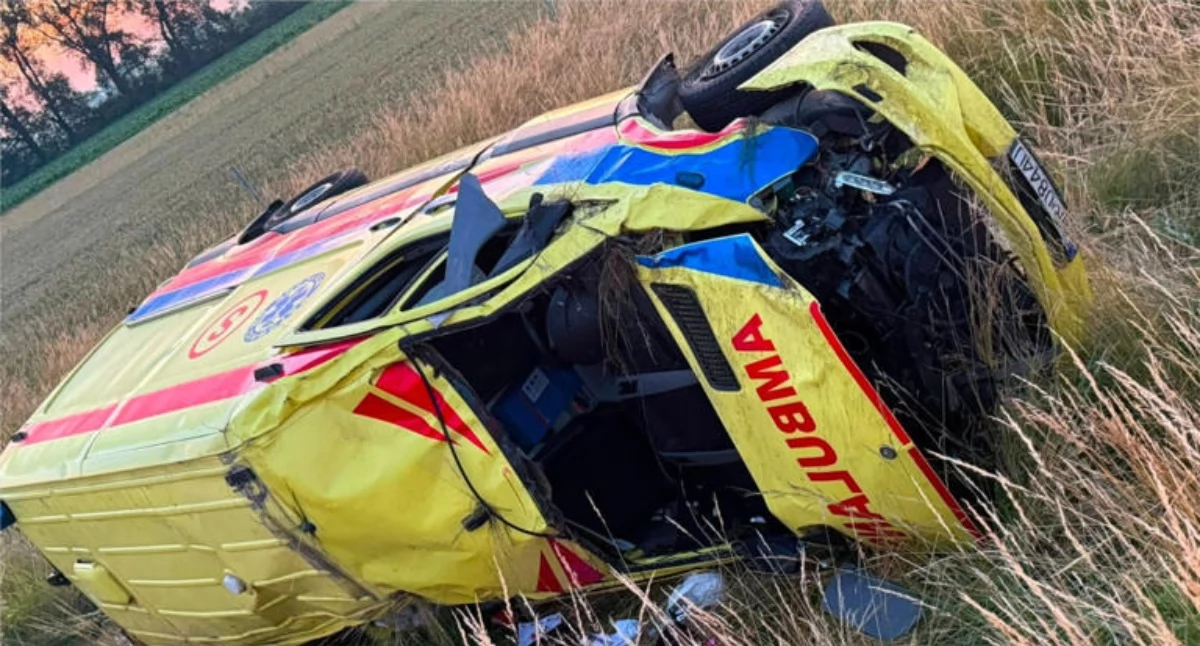 Na zdjęciu wypadek karetki na autostradzie A4 / fot.: ERMED Centrum Medyczne
