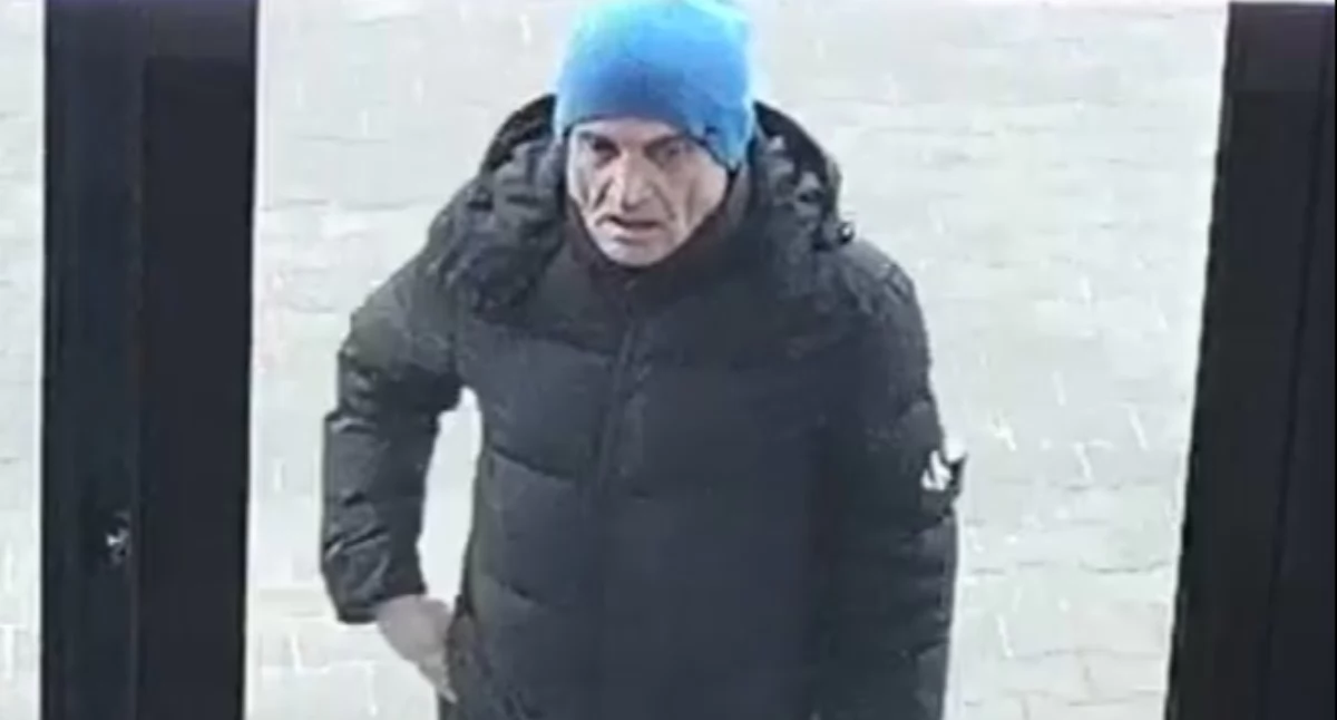 Na zdjęciu poszukiwany mężczyzna, który ukradł konsolę ze sklepu / Fot. KPP Zduńska Wola