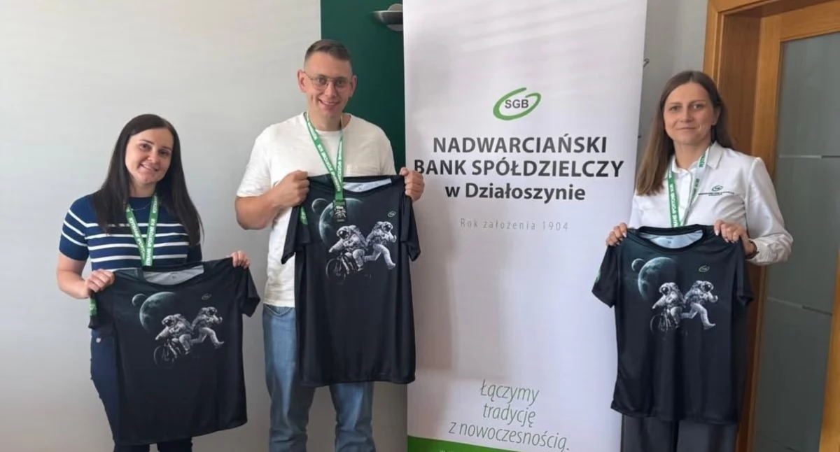 Zdjęcie pokazuje wyróżnionych pracowników Nadwarciańskiego Banku Spółdzielczego w Działoszynie. / Fot.: Nadwarciański Bank Spółdzielczy w Działoszynie.