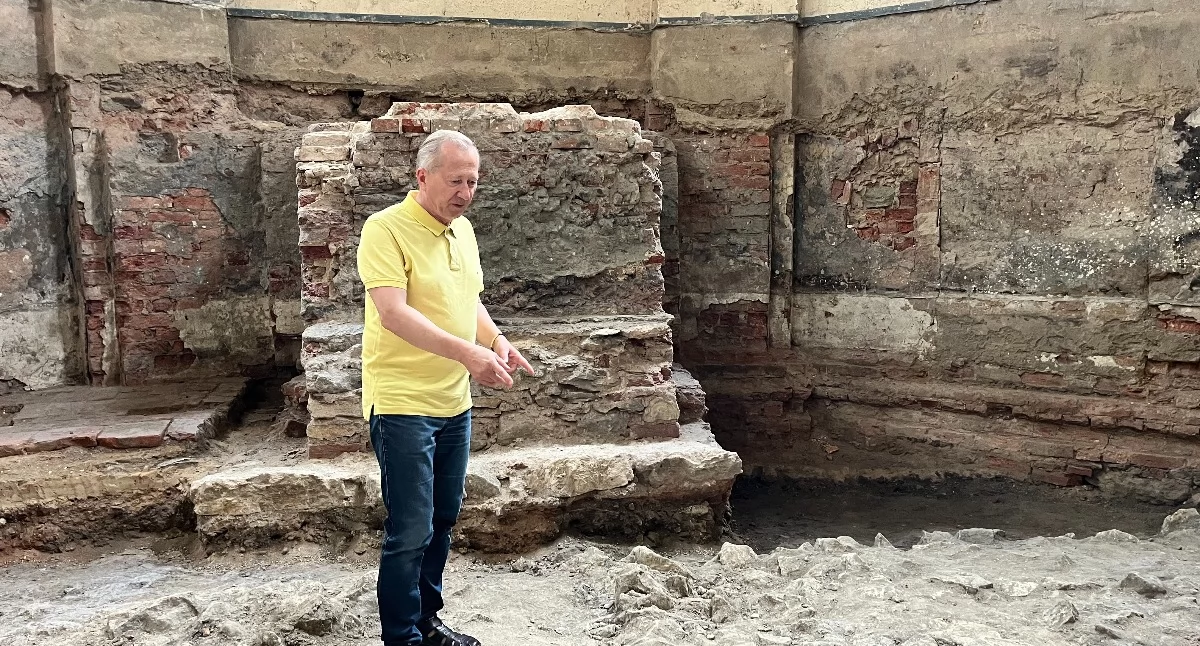 Zdjęcie pokazuje kościół ewangelicki w Wieluniu podczas wykopalisk archeologicznych. / Fot.: Adam Adrjanek