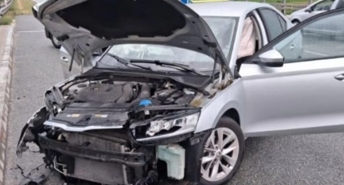 Na zdjęciu pojazd, który brał udział w zdarzeniu drogowym na trasie S8 / Fot. KP PSP Sieradz 