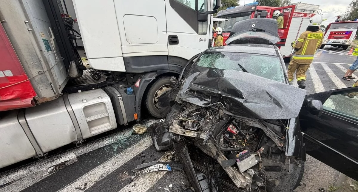 Zdjęcia z wypadku w Raduckim Folwarku w gminie Osjaków / fot.: KP PSP Wieluń