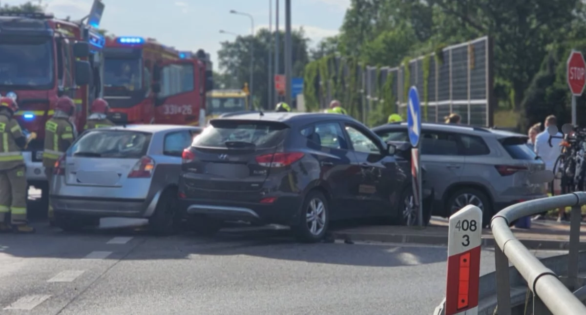 Na zdjęciu miejsce wypadku na drodze krajowej nr 12 / Fot. KMP Piotrków Trybunalski 
