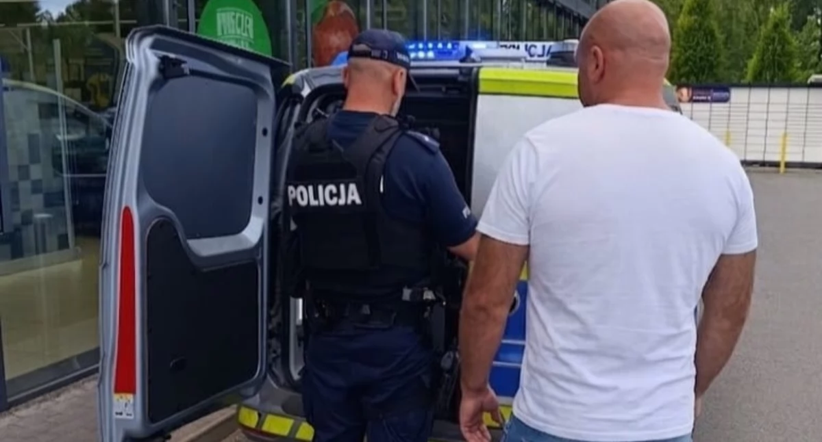 Na zdjęciu moment zatrzymania 19-latka / Fot. KPP Pabianice