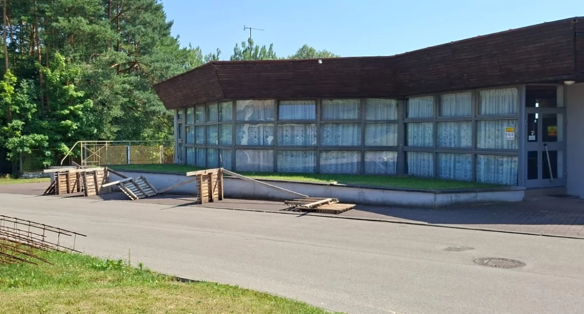 Na zdjęciu budynki sportowe na stadionie miejskim w Działoszynie i rozpoczęcie termomodernizacji / fot.: Krzysztof Bularz