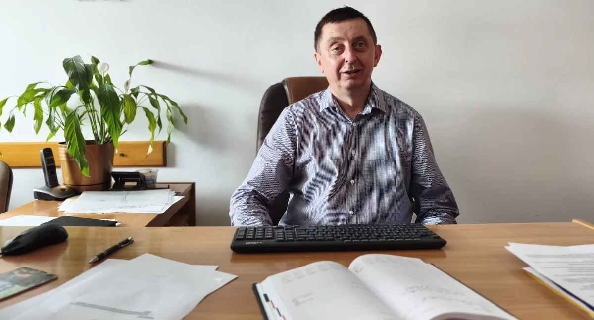Na zdjęciu wójt gminy Wierzchlas Leszek Gierczyk zachęca do pozyskiwania dofinansowania: Jak nie drzwiami, to oknem / fot.: Joanna Major