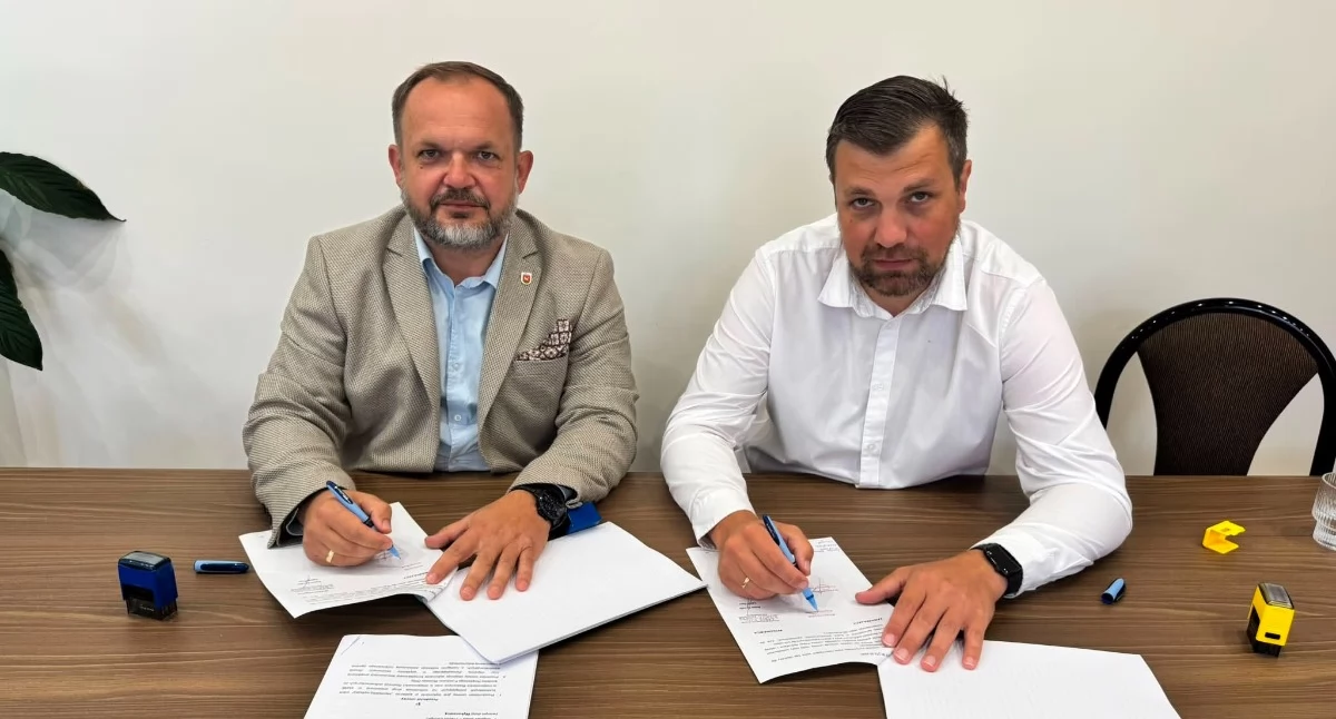 Na zdjęciu starosta powiatu wieluńskiego Maciej Bryś oraz wicestarosta Krzysztof Dziuba/fot.: Powiat Wieluński 