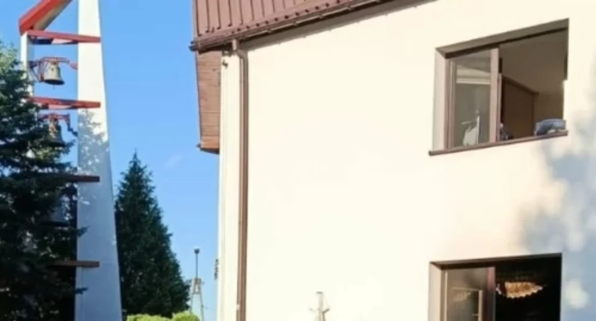 Na zdjęciu pożar na plebanii kościoła w Radomsku / fot.: KP PSP Radomsko