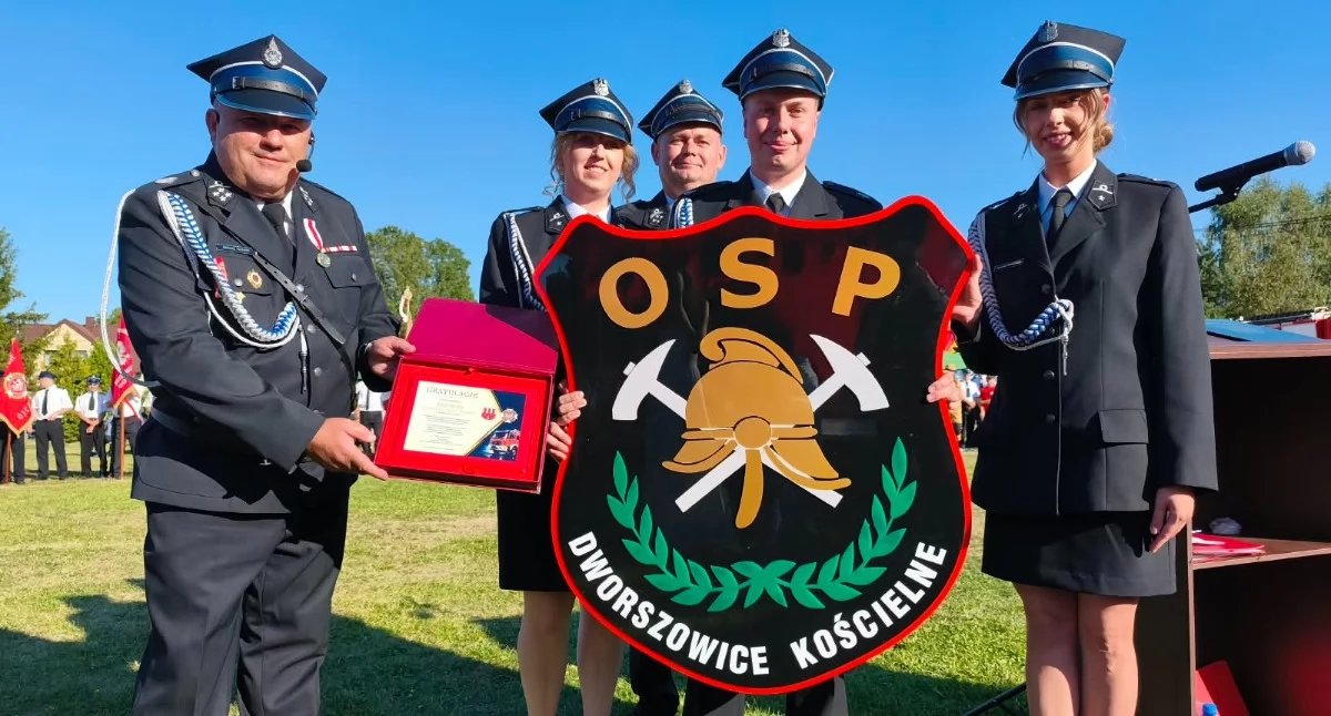 Na zdjęciu uroczysty jubileusz 100-lecia OSP Dworszowice Kościelne 9gm. Nowa Brzeźnica, pow. pajęczański) / fot.: Joanna Major