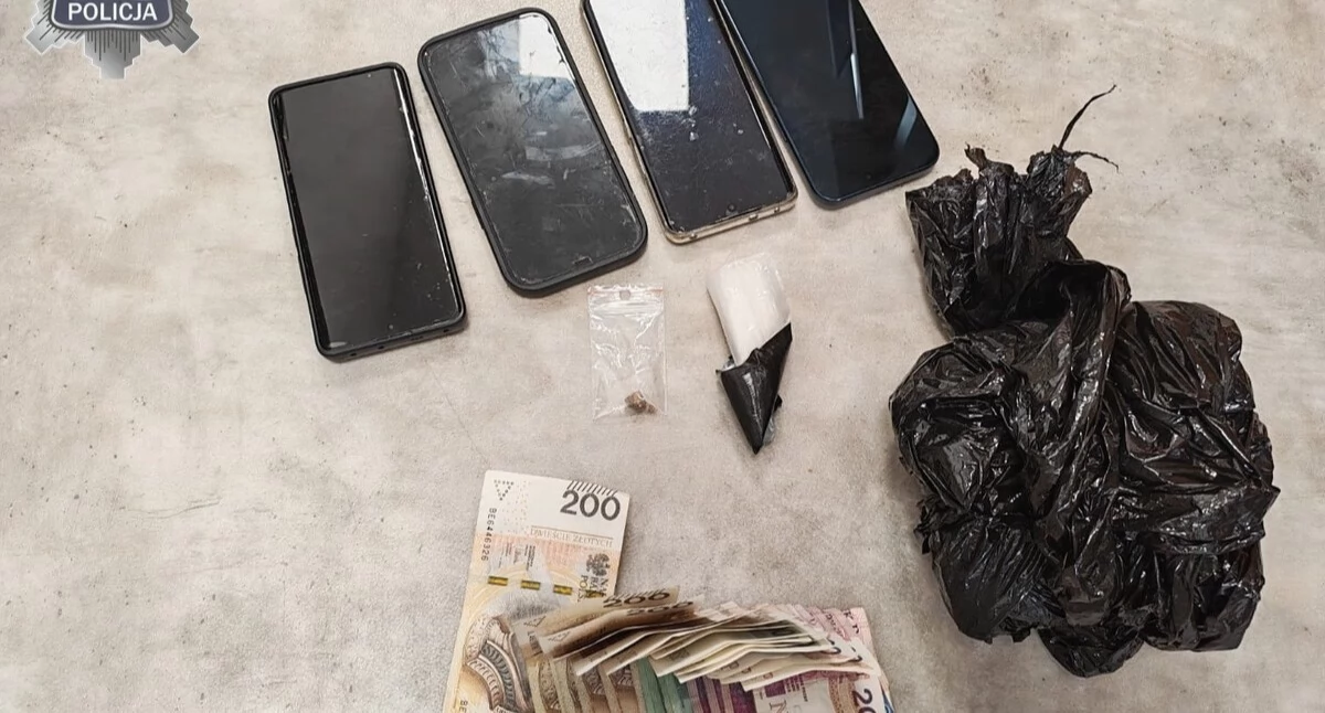 Na zdjęciu narkotyki, które posiadali zatrzymani mężczyźni / Fot. KMP Łódź