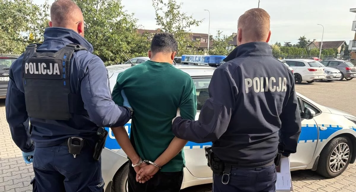Na zdjęciu zatrzymanie 27-letniego Kolumbijczyka jadącego samochodem pod wpływem alkoholu i przebywającego w Polsce nielegalnie / fot.: KPP w Kępnie