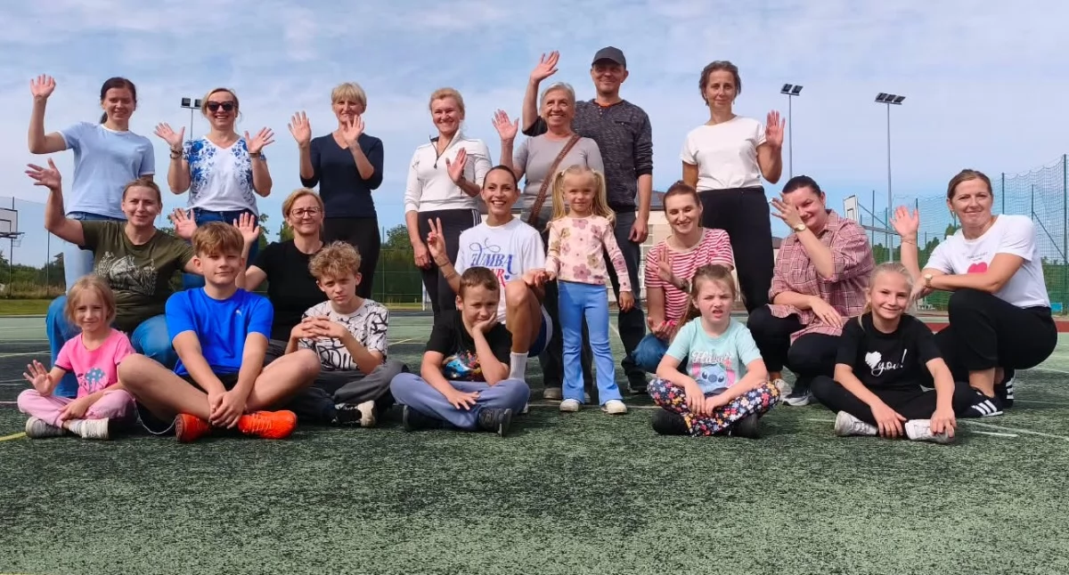 Na zdjęciu zumba podczas pikniku sportowego w Wierzchlesie / fot.: Joanna Major