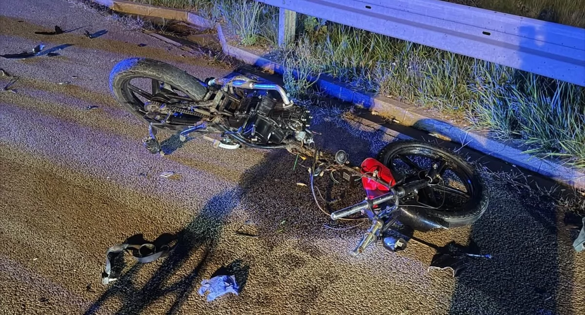 Na zdjęciu motorower, którym poruszał się 70-letni mężczyzna. To ofiara wypadku na autostradzie A1 / Fot. Facebook / OSP Tuszyn-Las