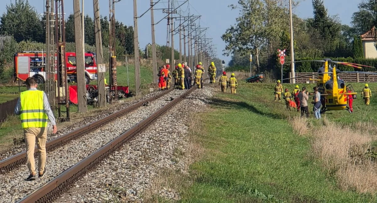 Zdjęcia z wypadku na przejeździe kolejowym w Kopydłowie w gminie Biała, powiat wieluński / fot.: Sławomir Rajch