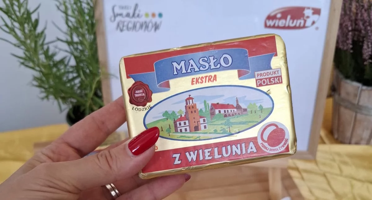 Na zdjęciach gala wręczenia nagród na Targach Smaki Regionów 2026 w Poznaniu. Perła dla wieluńskiego masła Extra i medal dla twarożku Mój Ulubiony / fot.: archiwum Wieluń. Mój Ulubiony