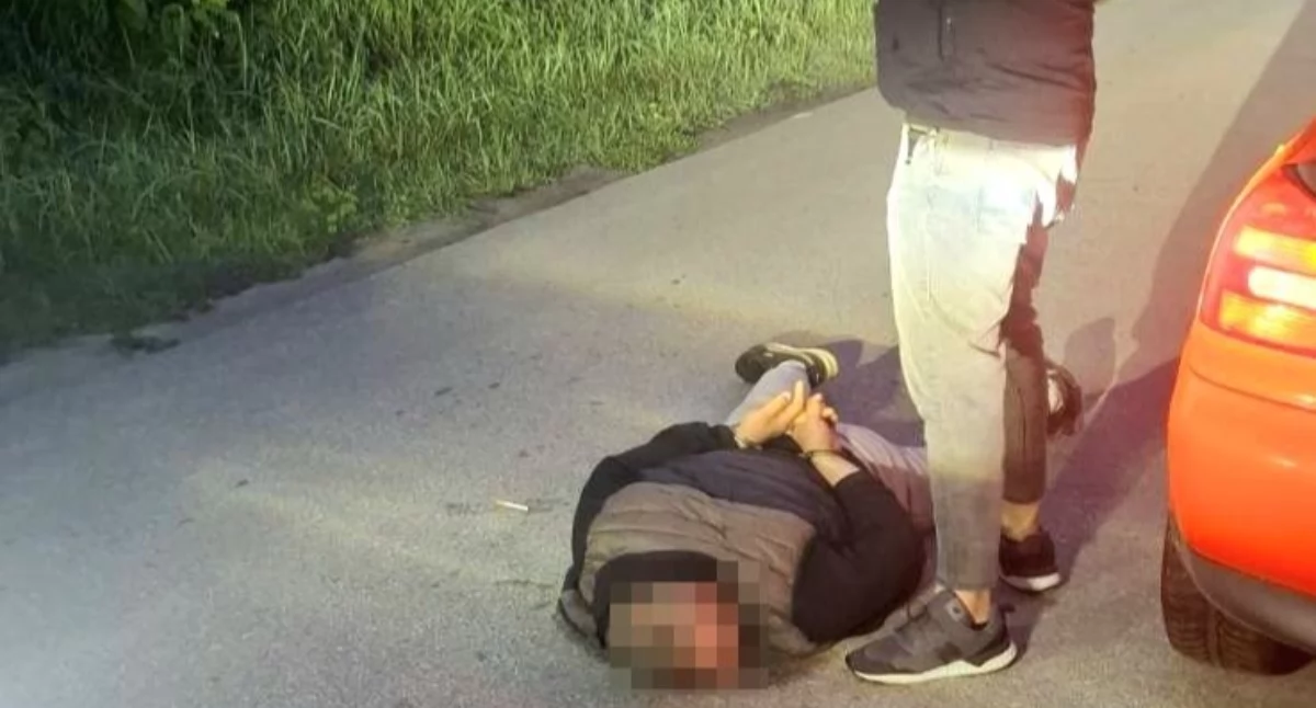 Na zdjęciu moment zatrzymania mężczyzny / Fot. KMP Skierniewice