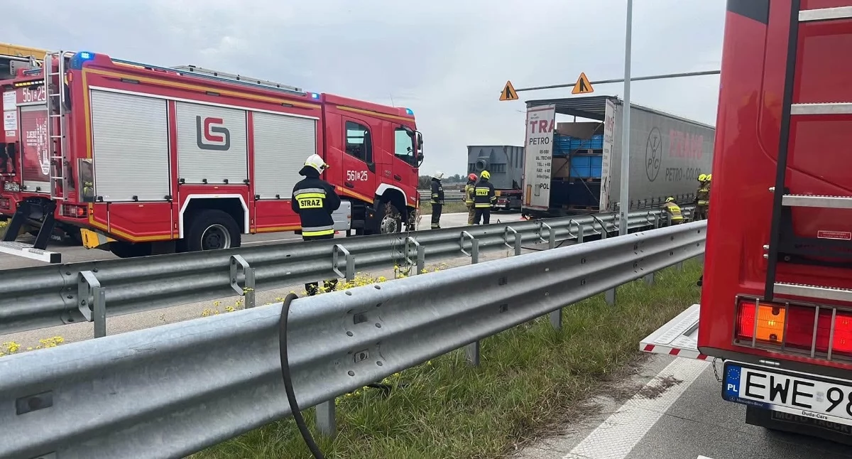 Na zdjęciu fragment akcji gaśniczej na trasie S8 / Fot. Facebook / OSP KSRG Sokolniki