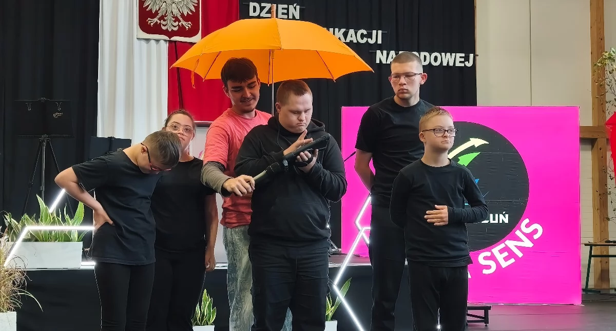 Zdjęcie z obchodów Dnia Edukacji Narodowej w Zespole Szkół nr 1 w Wieluniu/fot.: Iwona Domagała