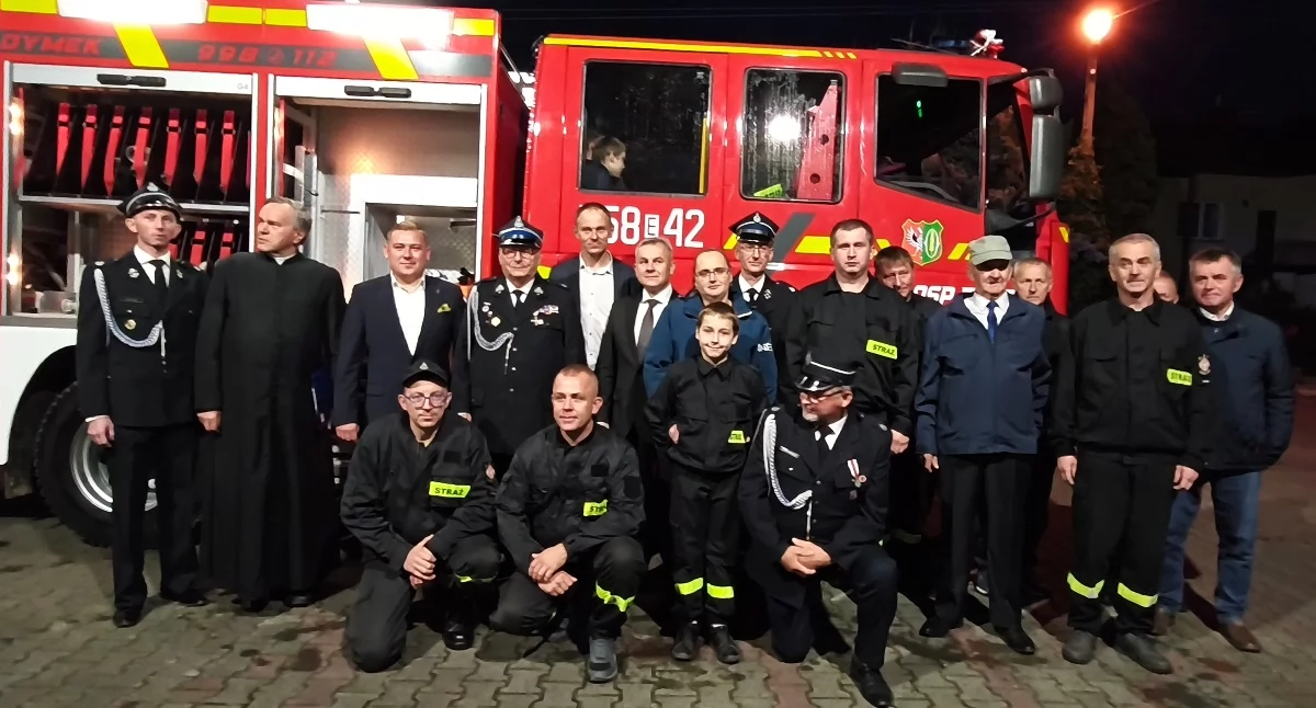Zdjęcie z powitania średniego wozu ratowniczo-gaśniczego w OSP Dymek/fot.: Iwona Domagała