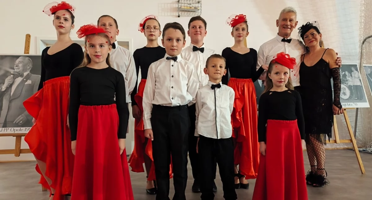 Na zdjęciu finał projektu fundacji Ponadto: Mieczysław Fogg – głos epoki. Wieczór w Siemkowicach 2026 / fot.: Joanna Major