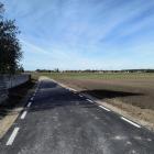 Na zdjęciu zmodernizowany odcinek drogi w Bogumiłowicach (gm. Sulmierzyce) / fot.:...