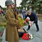 Zdjęcie z uroczystości odsłonięcia tablicy pamiątkowej w Pątnowie ku czci bohaterów...