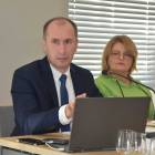 Radny Mariusz Bożek przyznał, że jeśli gmina na razie nie poniosła żadnych kosztów,...
