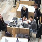 Zdjęcie pokazuje drużynę z Zespołu Szkół nr 3 im. Mikołaja Kopernika w Wieluniu na...