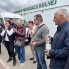 Zdjęcie pokazuje konferencje na targowisku, zwołaną przez Pawła Rychlika. / fot.: Adam...