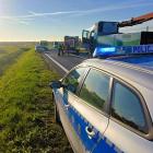 Zdjęcie z tragicznego wypadku na DK43, gdzie auto zderzyło się czołowo z ciężarówką....