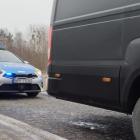 Zdjęcie z miejsca kolizji busa z samochodem osobowym w m. Kałuże (gm. Pątnóów, pow....