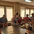 Zdjęcia z warsztatów wielkanocnych zorganizowanych przez Klub Seniora w Skomlinie /...