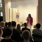 Zdjęcie pokazuje spotkanie autorskie w bibliotece. / Fot.: Adam Adrjanek