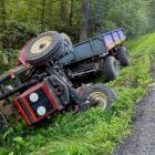 Ciągnik rolniczy w rowie / fot.: KPP Radomsko