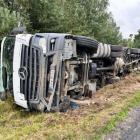 Na zdjęciu kolizja ciężarówki w m. Będków – Żary (gm. Rząśnia, pow. pajęczański) /...