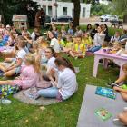 Zdjęcia z pikniku literackiego przed Miejską i Gminną Biblioteką Publiczną w Wieluniu /...