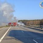 Zdjęcie z pożaru samochodu na trasie S8 w m. Paprotnia (pow. zduńskowolski, woj....