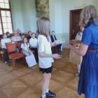 Zdjęcie pokazuje rozstrzygnięcie konkursu plastycznego. / Fot.: Powiatowa Biblioteka...