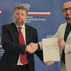 Andrzej Zmyślony został doceniony przez Ambasadora Ostaszewskiego pamiątkowym...