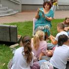 Zdjęcia z pikniku literackiego przed Miejską i Gminną Biblioteką Publiczną w Wieluniu /...