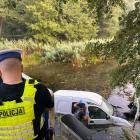 Zdjęcia samochodu, który wpadł do wody / fot.: KPP Piotrków Tyrbunalski 