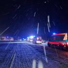 Zdjęcie z miejsca wypadku busa wiozącego ludzi do pracy. Tarnówka (gm. Szadek, pow....