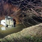 Tragiczny wypadek w Ostrowie Wielkopolskim. Samochód osobowy wpadł do rzeki Ołobok przy...