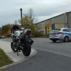 Na zdjęciu wypadek samochodu osobowego i motocykla w Pajęcznie / fot.: Joanna Major