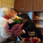 Zdjęcie z jubileuszu setnych urodzin Katarzyny Kalemby z Dzietrznik w gminie Pątnów /...