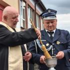 Na zdjęciu uroczystość poświęcenia nowego wozu ratowniczo-gaśniczego w OSP Załęcze...
