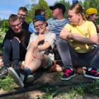Na zdjęciu Powiatowy Dzień Dziecka w Działoszynie. Wędkowanie SOSW ze Stowarzyszeniem...