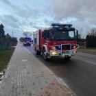 Zdjęcie z akcji strażaków i policjantów w Wierzchlesie, gdzie miało dojść do pożaru...