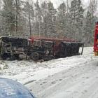 Zdjęcie z miejsca kolizji w Trębaczewie na drodze do cementowni. Ciężarówka przewróciła...